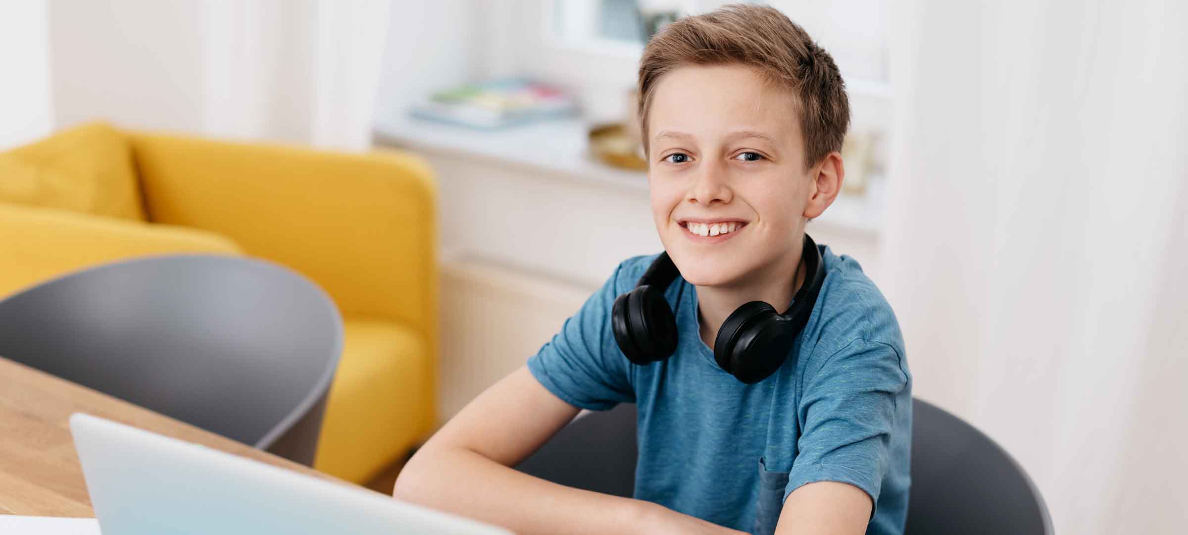 | GRIN Titelbild: Schüler vor einem Notebook