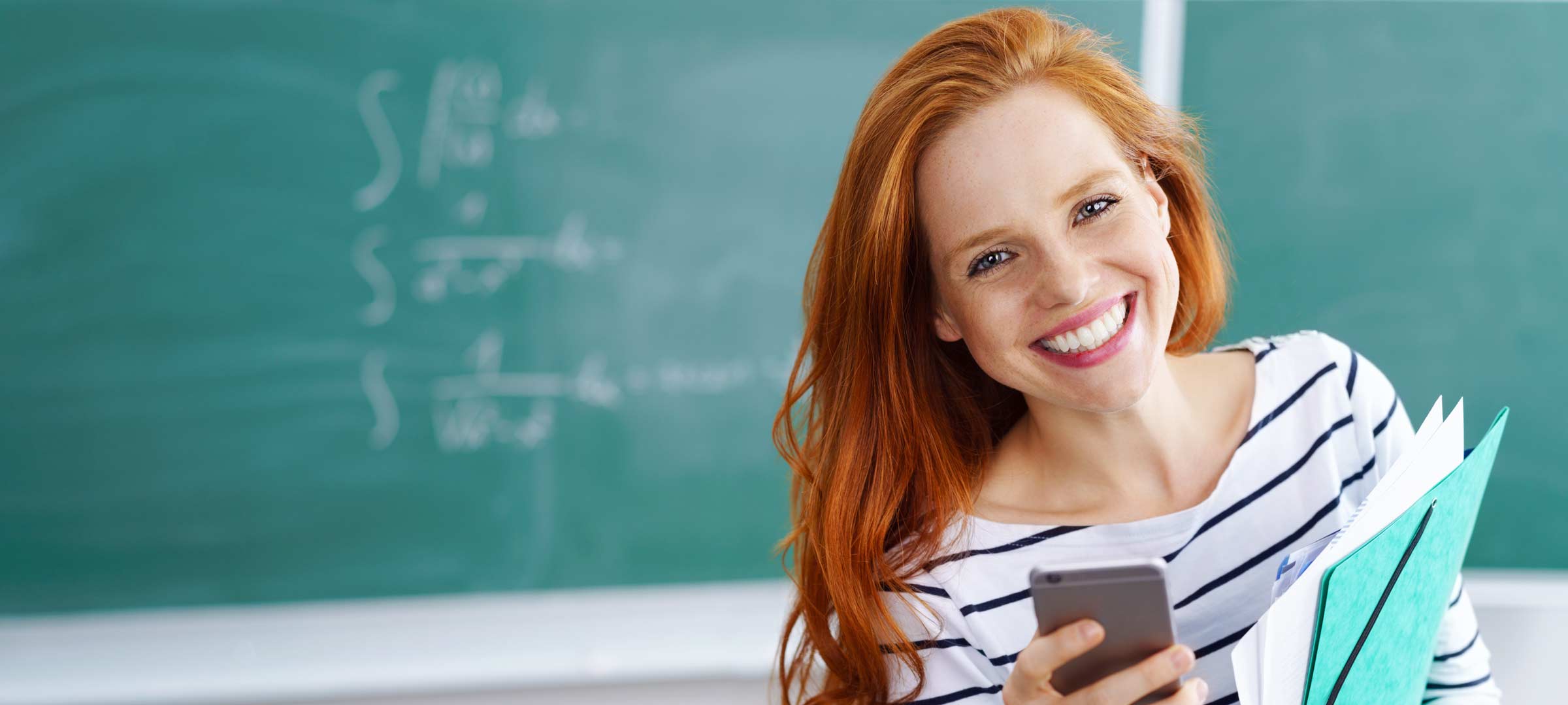 | GRIN Titelbild: Lehrerin steht vor Schultafel
