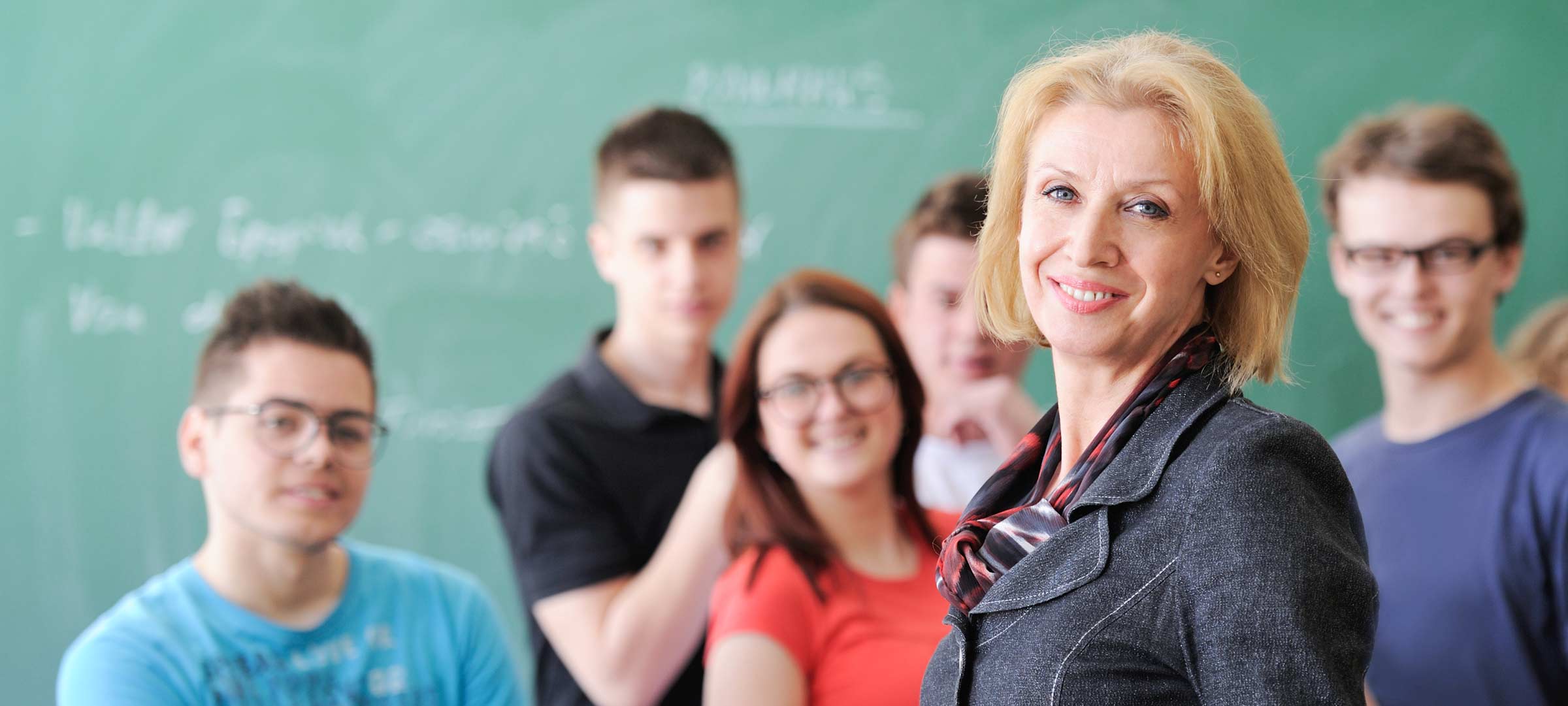 | GRIN Vorschaubild: Lehrerin steht im Klassenraum vor ihrer Klasse
